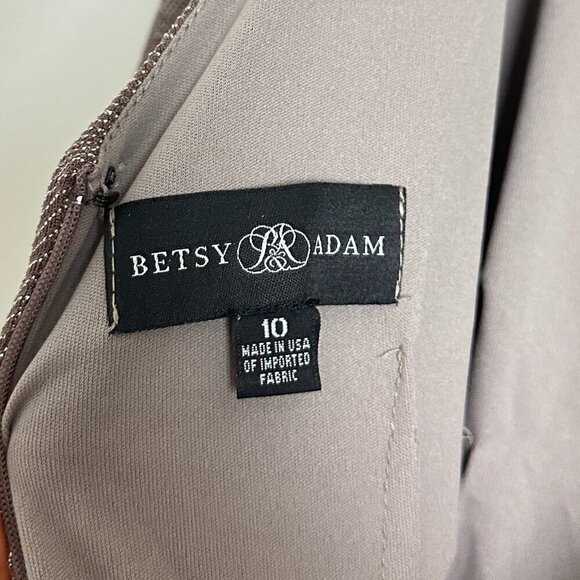 BETSY ADAM Jenna Long Metallic Draped Cowl Back Gown in Taupe/Silver Size US 10 - Picture 6 of 13